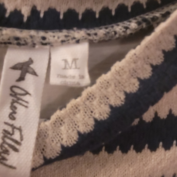 Sleevless dress - Picture 2 of 3